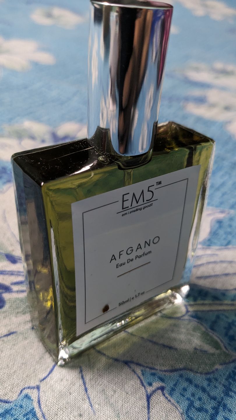 Customer photo review of EM5™ Afgano Perfume for Men | Strong and Long Lasting | Amber Smoky Oud | Luxury Gift for Men | 50 ml Spray / 10ml Alcohol Free Roll On