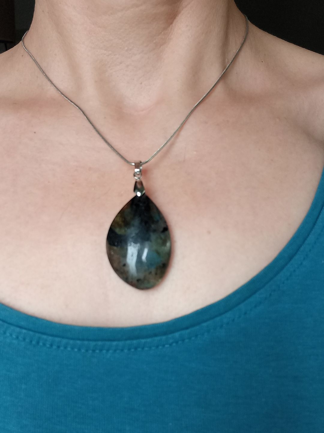 Customer photo review of Halskette und Anhänger "HARMONIE UND SCHUTZ" Labradorit