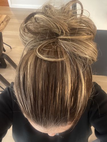 Customer photo review of JuvaBun Messy Bun 2.0