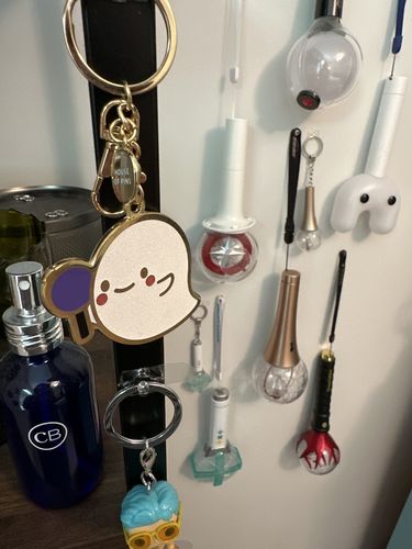 Customer photo review of Ghost ARMY Keychain