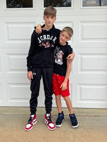 Customer photo review of Hanging Sneakers Unisex Tops - Air Jordan 1 Chicago