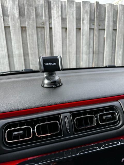Customer photo review of Wegman Telefoonhouder Met Zuignap - Dashboard en autoruit