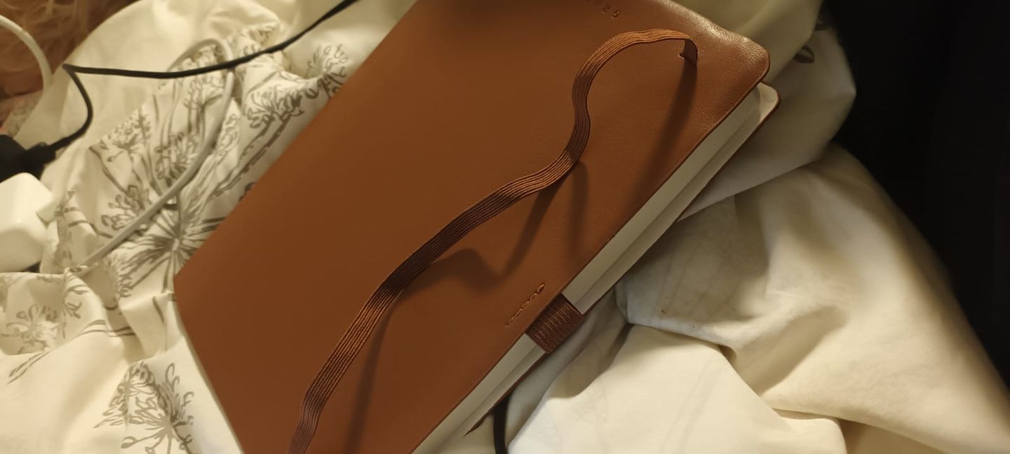 Customer photo review of Libreta Apollo Brown