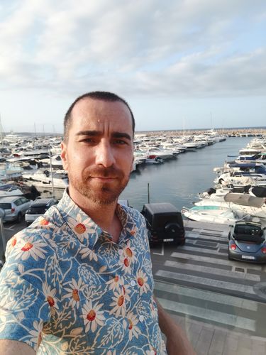 Customer photo review of Chemise à fleurs hawaïenne en coton rétro pour homme