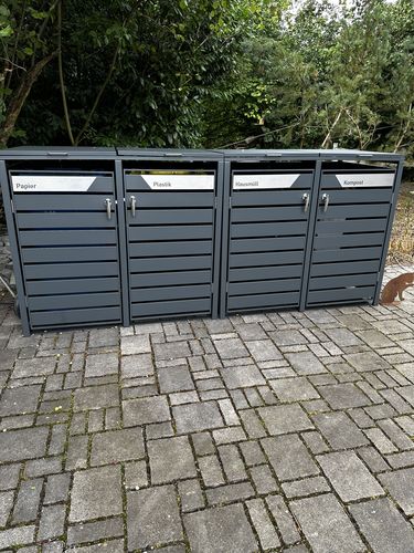 Customer photo review of AlbersDesign Mülltonnenbox MB6 Anthrazit (RAL7016) personalisiert mit Edelstahl-Schildern