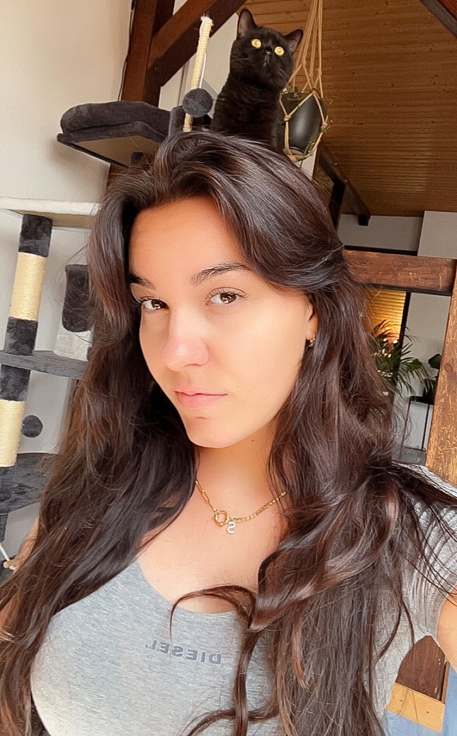 Customer photo review of Tennis Letter Halskette | 18K vergoldet