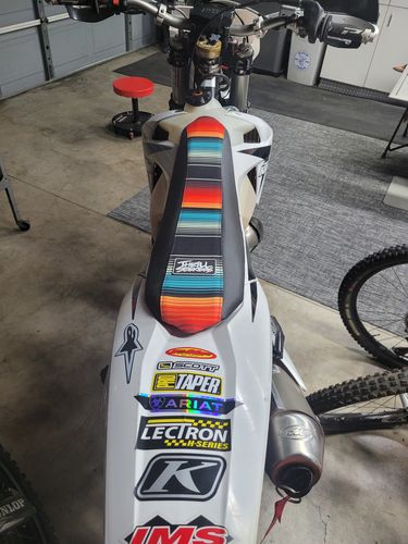 Customer photo review of Custom Seat Cover: 11-'16 200-500 EXC/XC/XCW/EXC-F