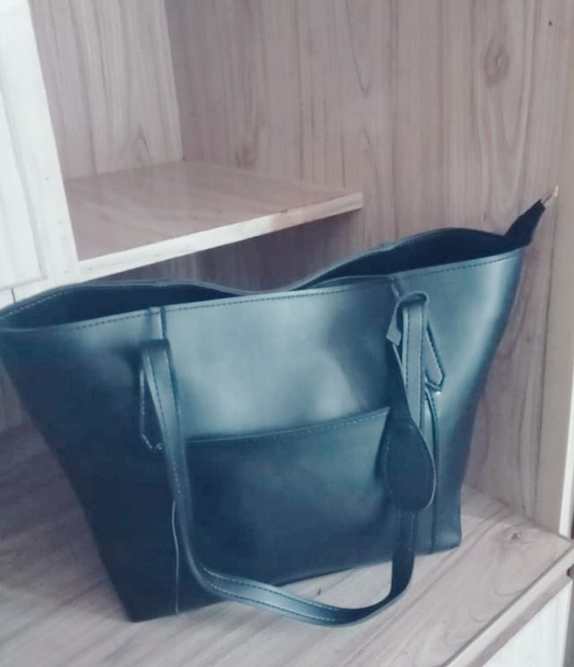 Customer photo review of Black Belle The Tote Bag