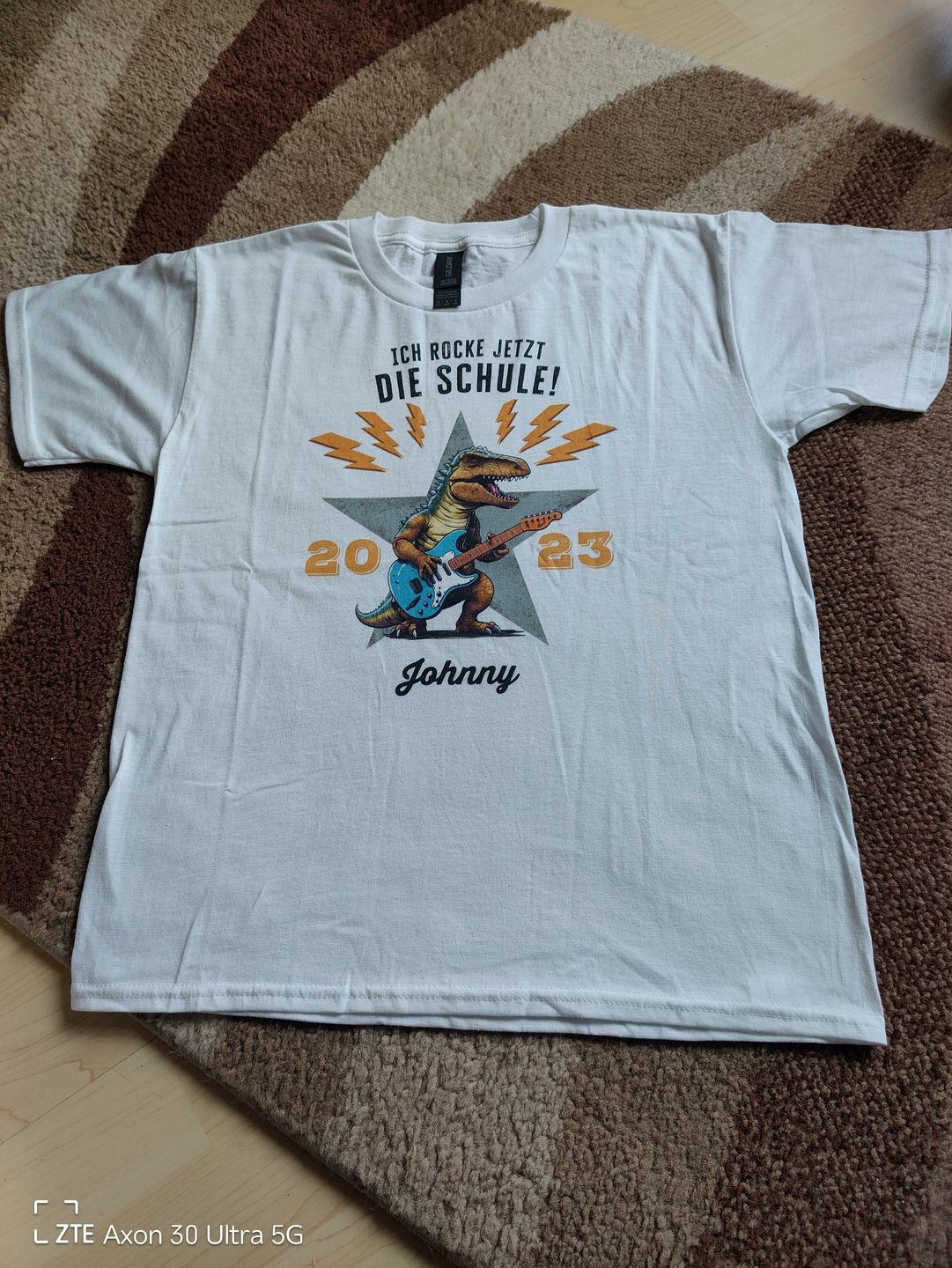 Customer photo review of Schule rocken - Personalisiertes Kinder T-Shirt