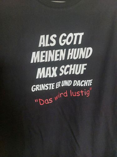 Customer photo review of Als Gott meinen Hund schuf - Personalisierbares Unisex T-Shirt