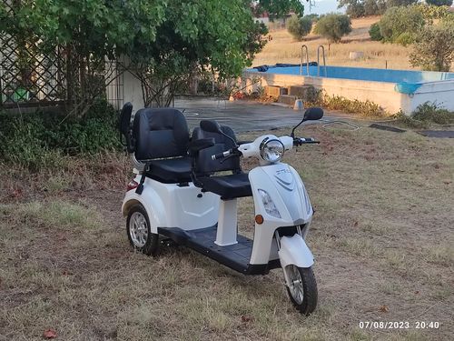 Customer photo review of Scooter Eléctrico ZT18 BLANCO Doble asiento