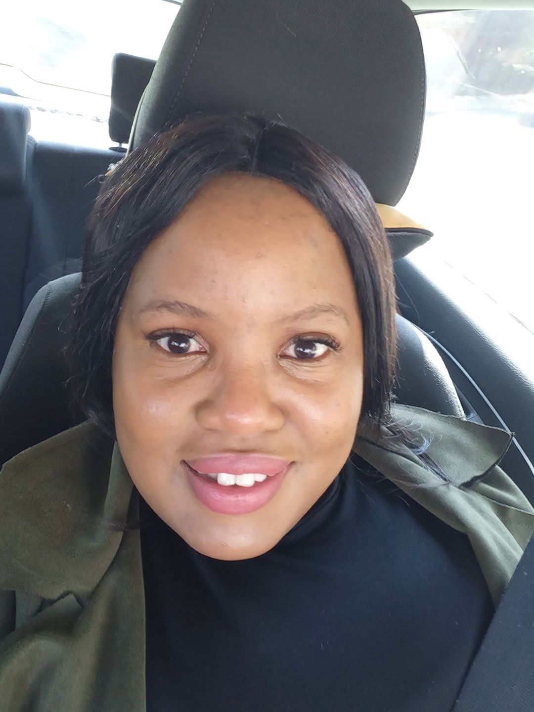 Customer photo review of Brazilian Beginner Wig Kim K