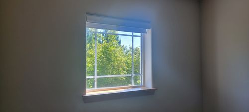 Customer photo review of SmartWings Motorized Roller Shades 100% Blackout Essential