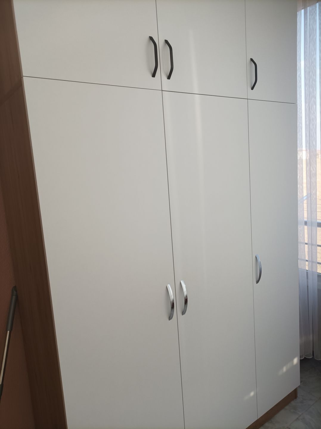 Customer photo review of Rani BA104 Yüklük 6 Kapaklı 10 Raflı Yatak Yorgan Yastık Saklama Dolabı S. Ceviz - Beyaz