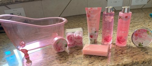 Customer photo review of Cherry Blossom & Jasmine Spa Bathtub Set