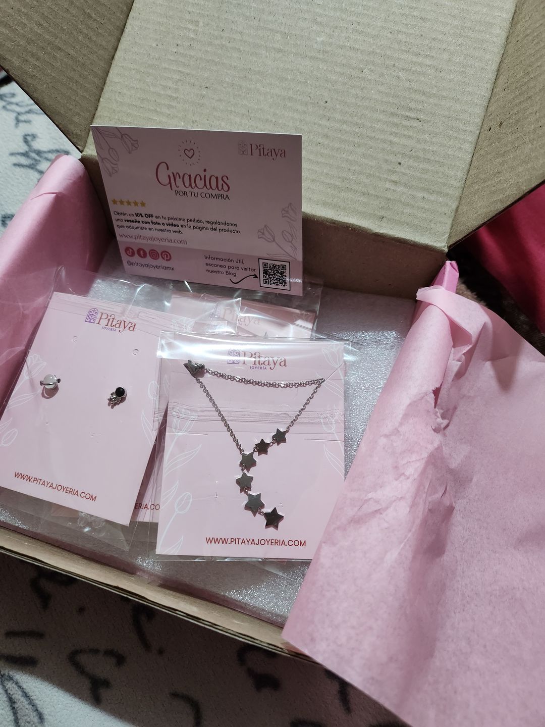 Customer photo review of Aretes Astronauta y Luna