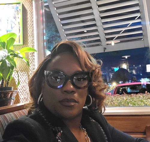 Customer photo review of Black Roots Ombre Honey Brown Body Wave Lace Frontal Wig