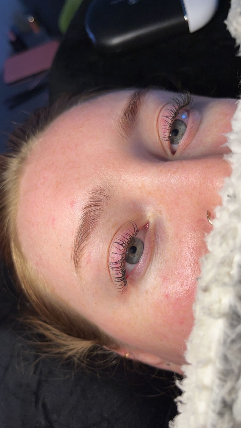 Customer photo review of 0.25 Flat Split Tip Cashmere Eyelash Extensions (16 lines)