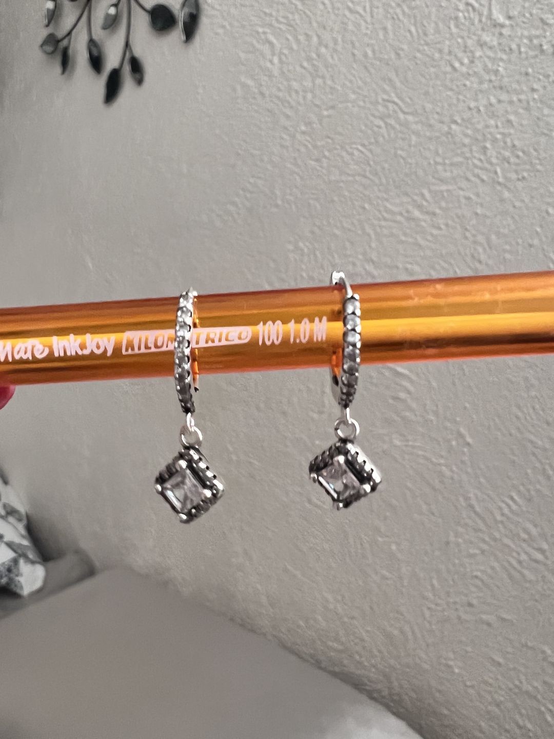 Customer photo review of Aretes Tiffani de Zirconias