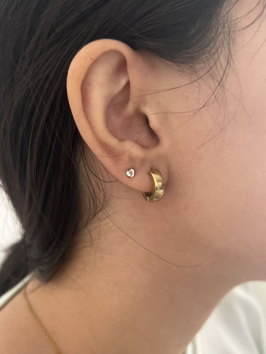 Customer photo review of Bright Heart Ohrstecker | 18K vergoldet