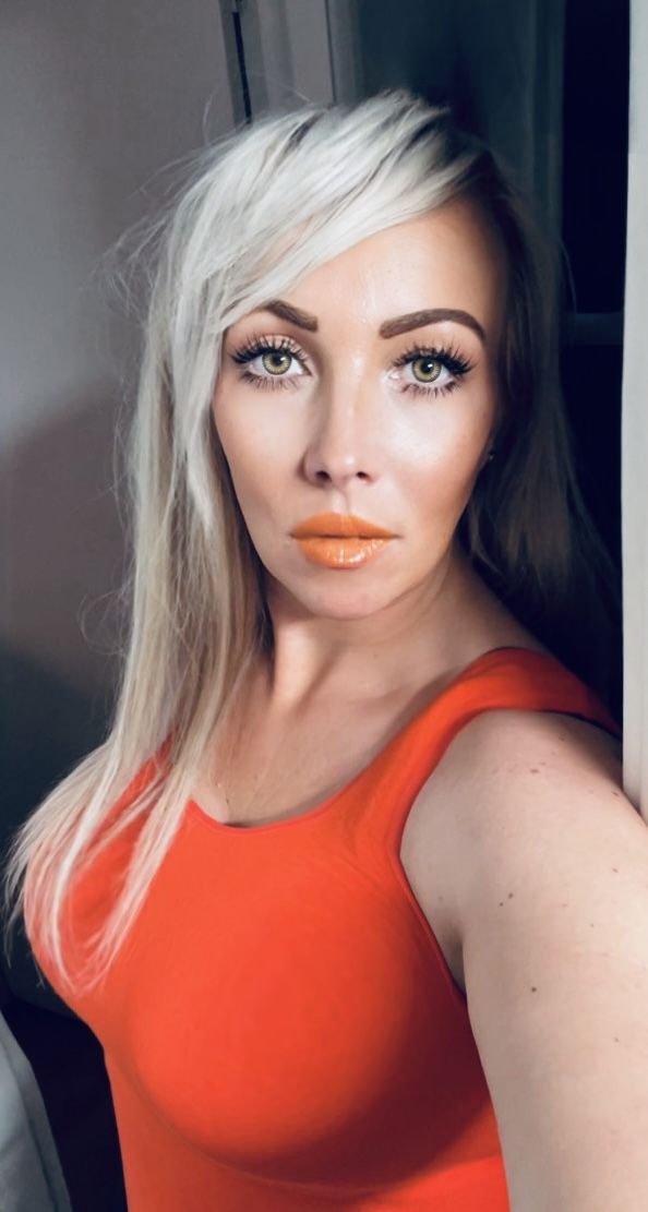 Customer photo review of 18" Seamless Five Piece Clip-in Human Hair Extension (105g)