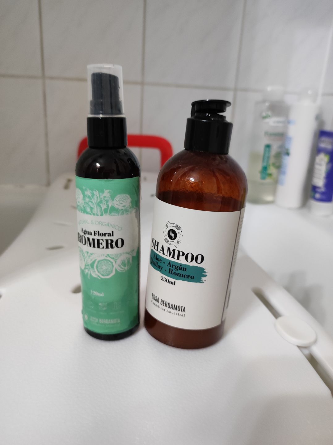 Customer photo review of Básicos Anticaída: Shampoo Anticaída + Agua de Romero