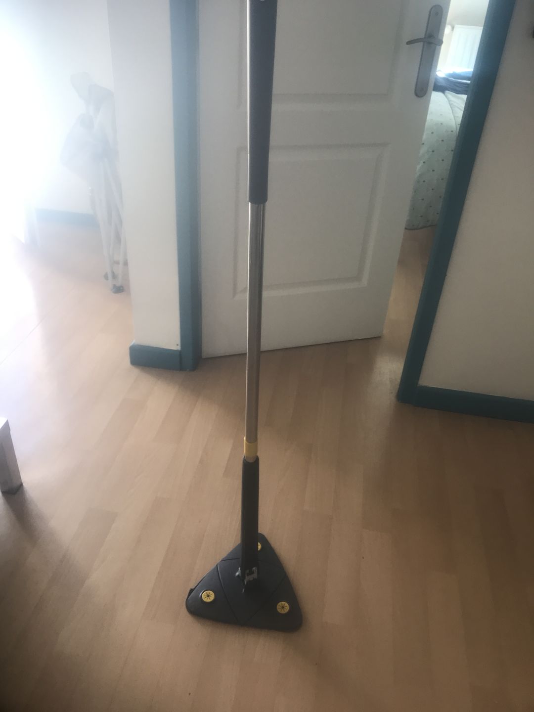 Customer photo review of Balai Serpillère Triangulaire Essoreur et Rotatif à 360° pour Sol, Mur et Plafond
