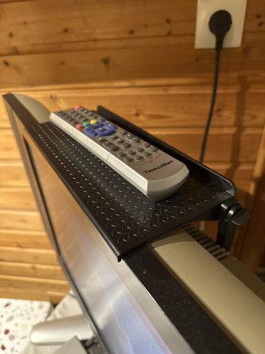 Customer photo review of Verstellbares oberes Ablagefach für TV-Computer