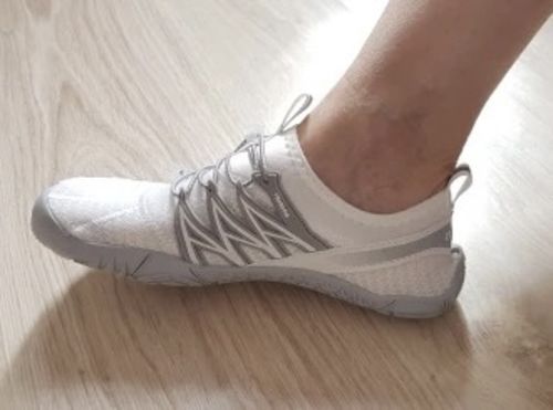 Customer photo review of אינסנסיו יוניסקס - נעלי ריצה אורטופדיות להקלת כאבים במהלך ספורט
