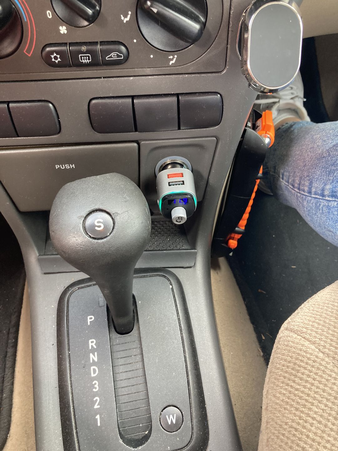 Customer photo review of Wegman Bluetooth FM Transmitter - Bluetooth carkit - Zilver