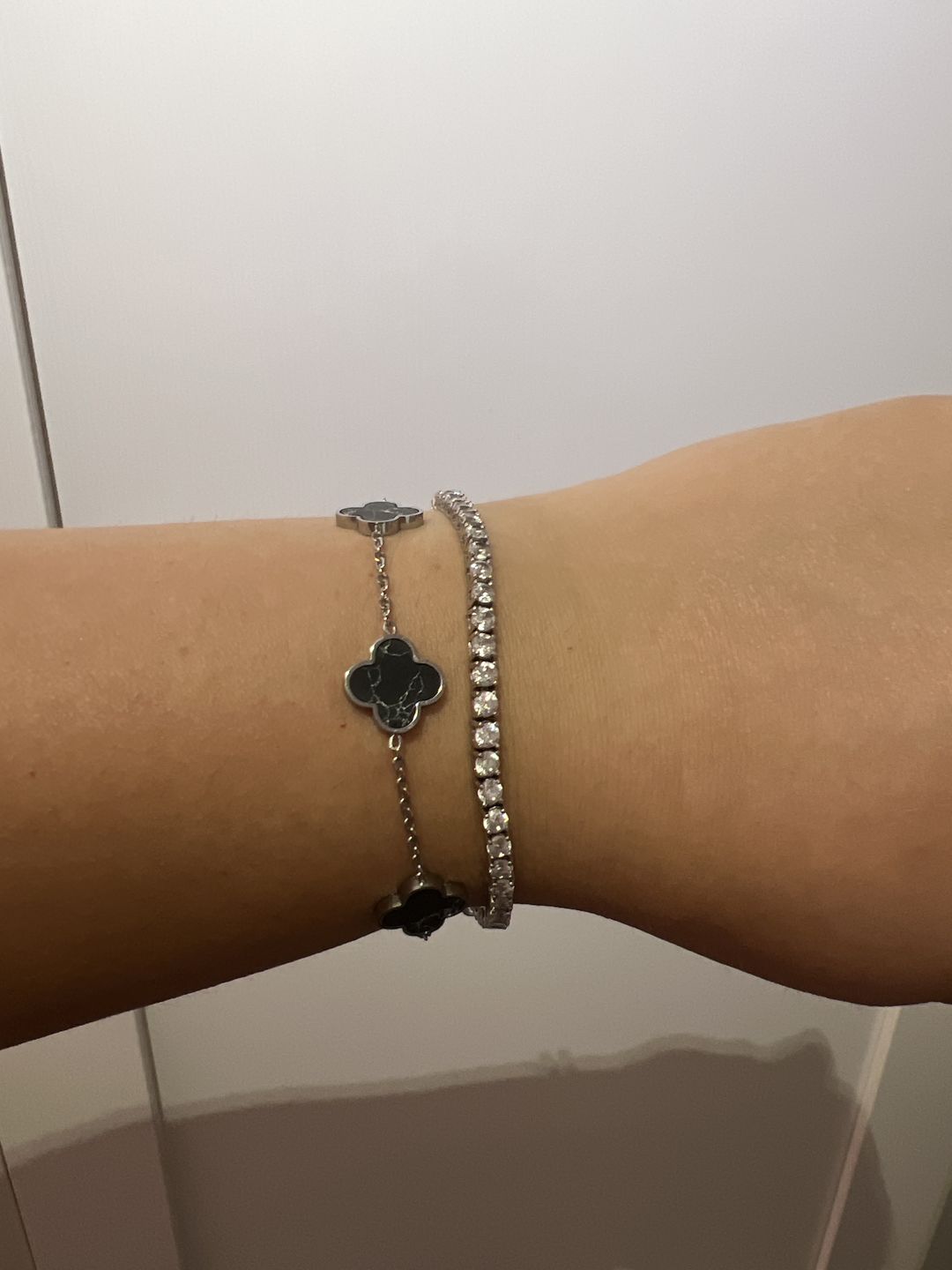 Customer photo review of Clover Marmor Armband | 18K vergoldet