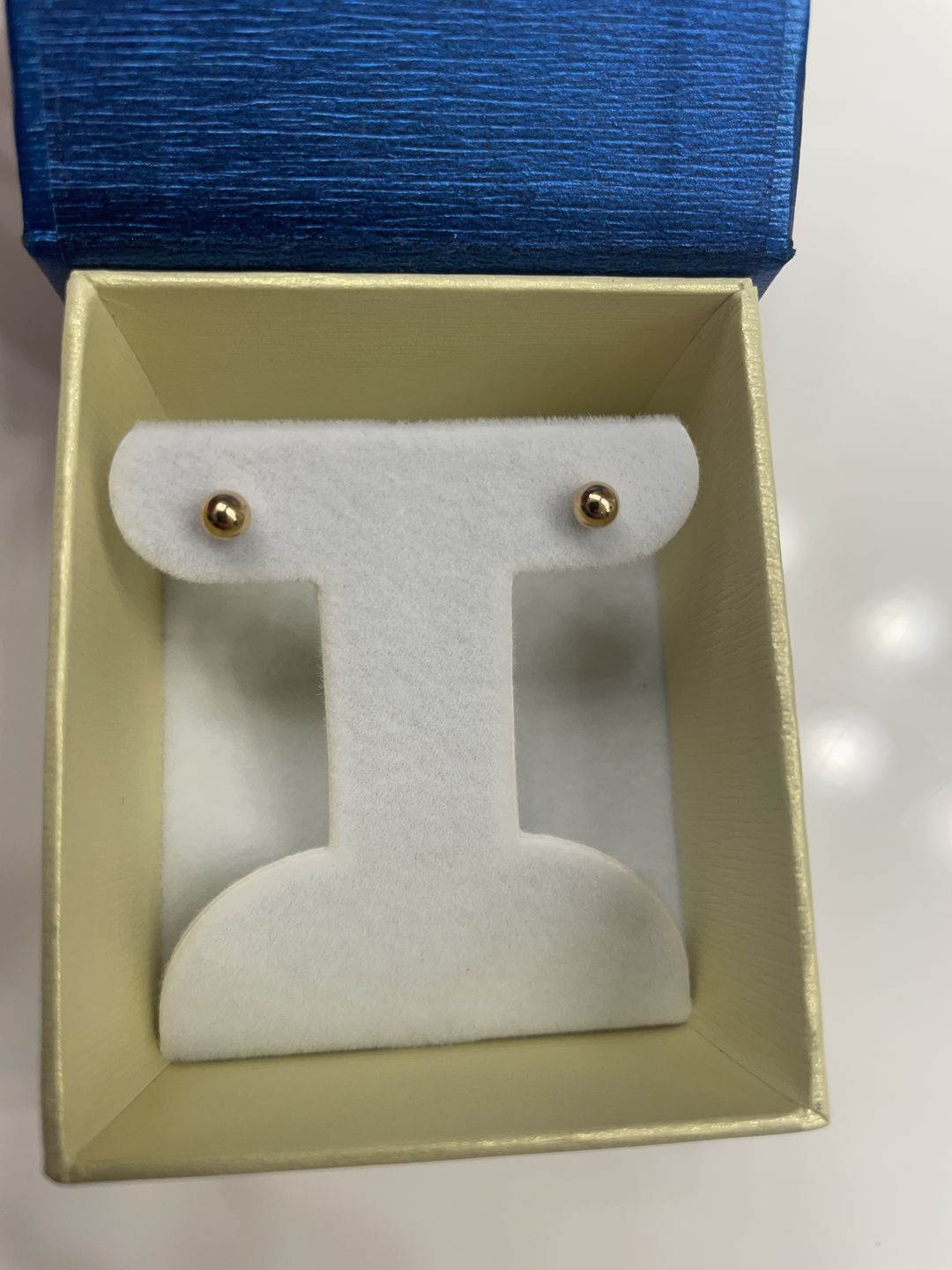 Customer photo review of 14k Yellow Gold Classic Ball Stud Earrings with Screwbacks (Unisex)