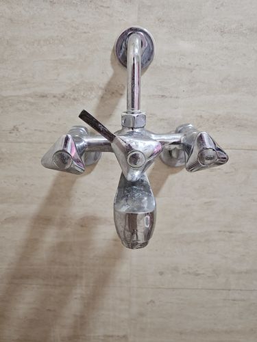 Customer photo review of Limescale Remover / Descaler - Eco-friendly - for Taps, Hard Water Stains, Showers, Faucets & Bathroom Tiles - 500ml