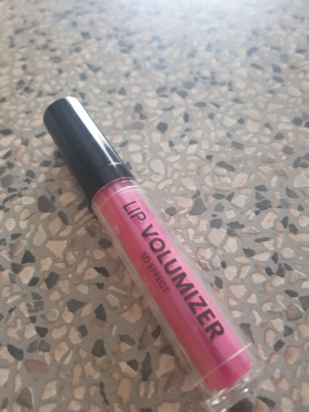 Customer photo review of Lip Volumizer - 3D Effect