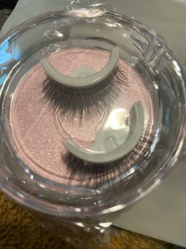 Customer photo review of O.TWO.O SELF ADHESIVE EYELASHES