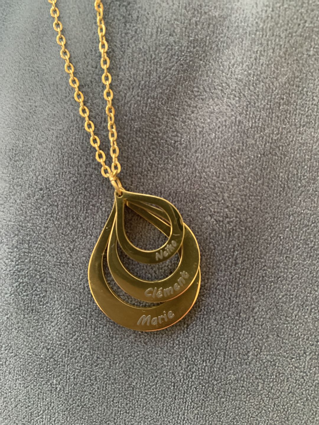 Customer photo review of Collier 3 gouttes d'eau à personnaliser