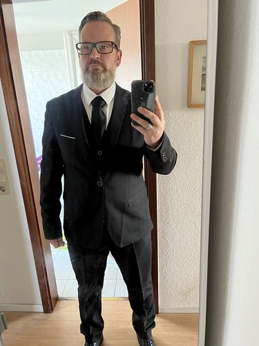 Customer photo review of Three Pieces Suit John