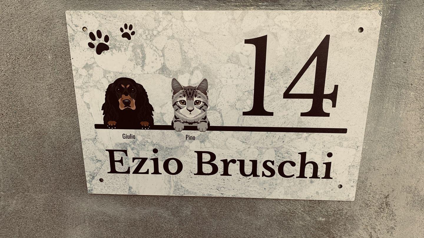 Customer photo review of Numero civico effetto marmo - Targa per porta personalizzata