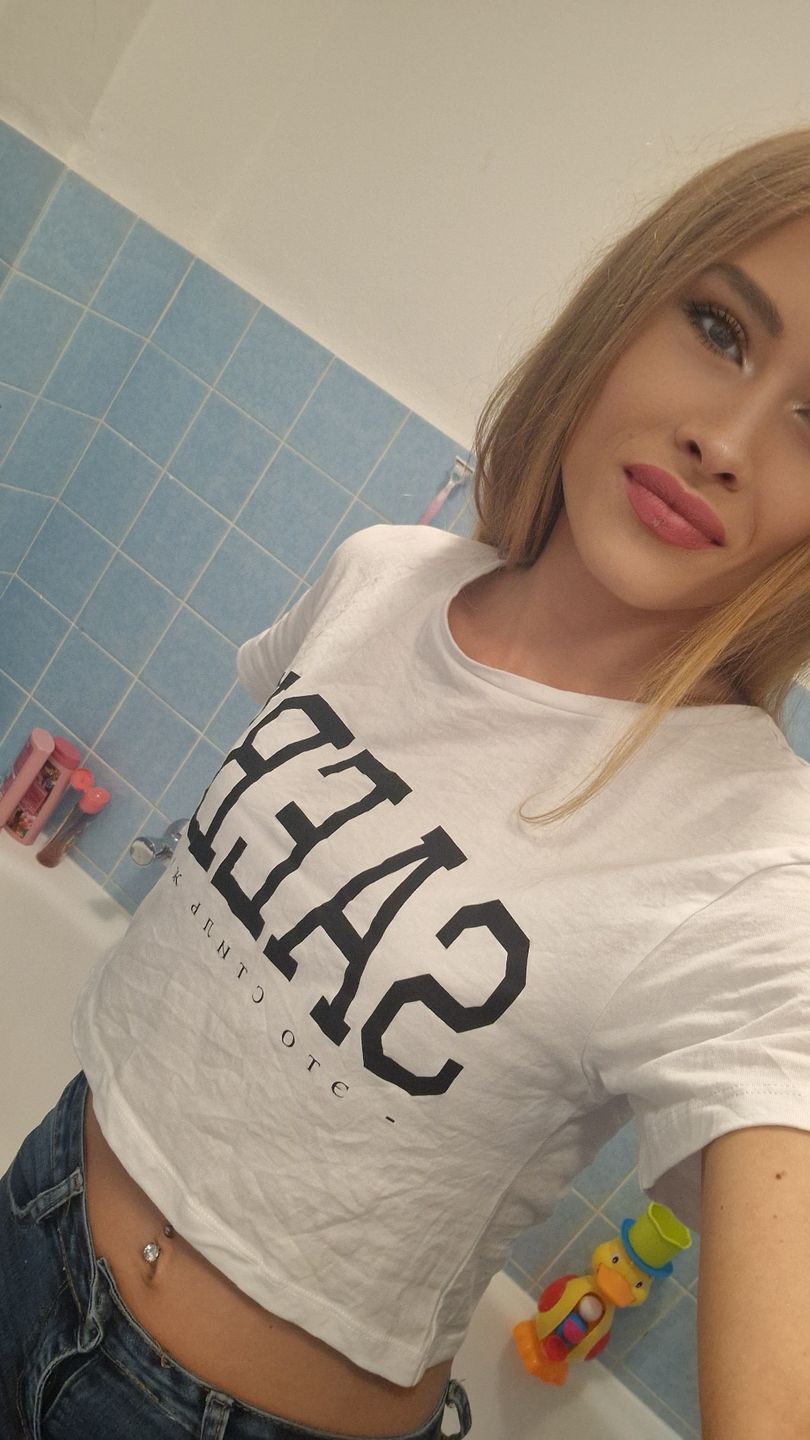 Customer photo review of Lifestyle Damen Crop Top weiß by SAEBIS®