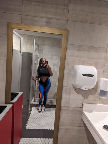 Customer photo review of V Cut Cobalt Leggings