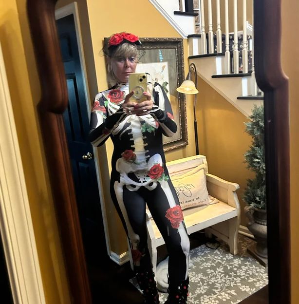 Customer photo review of Skeleton & Roses Costume