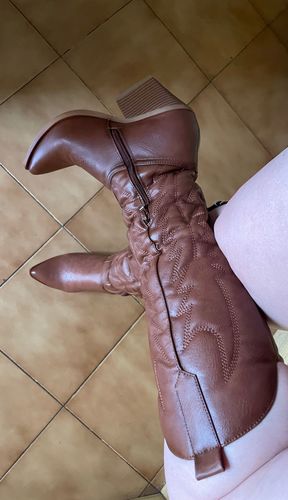 Customer photo review of Stivali Texani in pelle con tacco