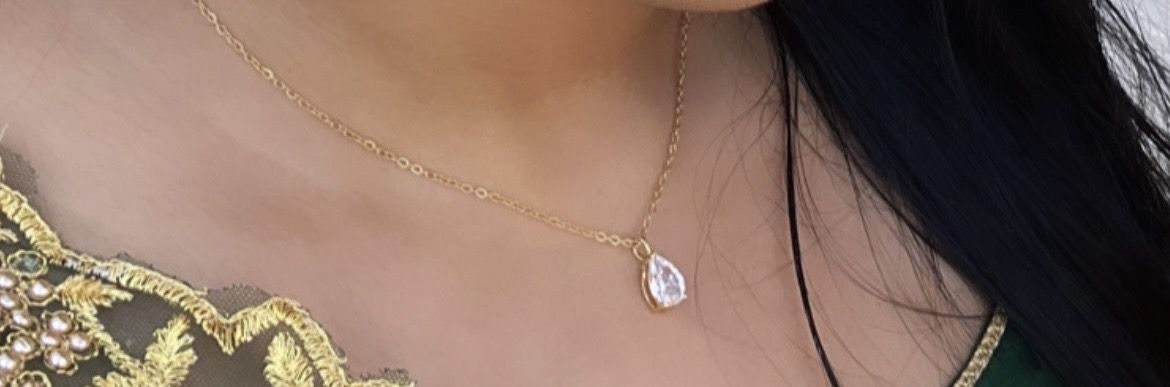 Customer photo review of Teardrop Halskette | 18K vergoldet