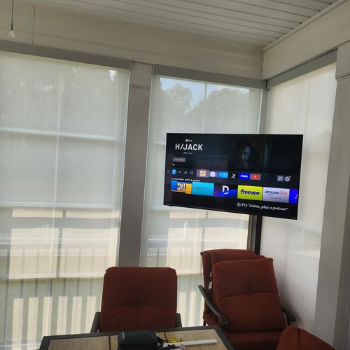 Customer photo review of SmartWings Motorized Light Filtering Solar Shades 5% Openness Aventus