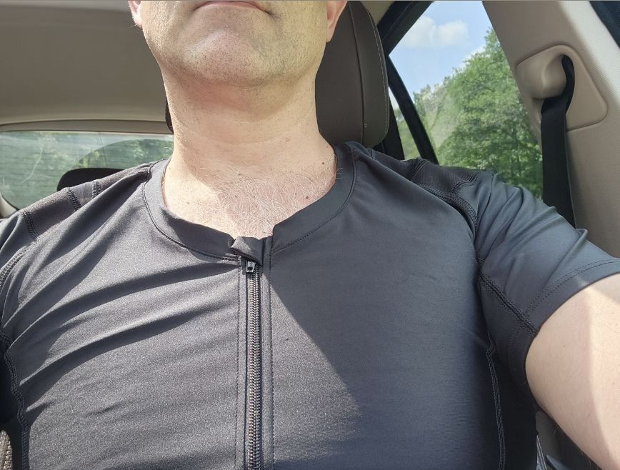 Customer photo review of Camiseta Postural Masculina - Posture Shirt® Com Zipper