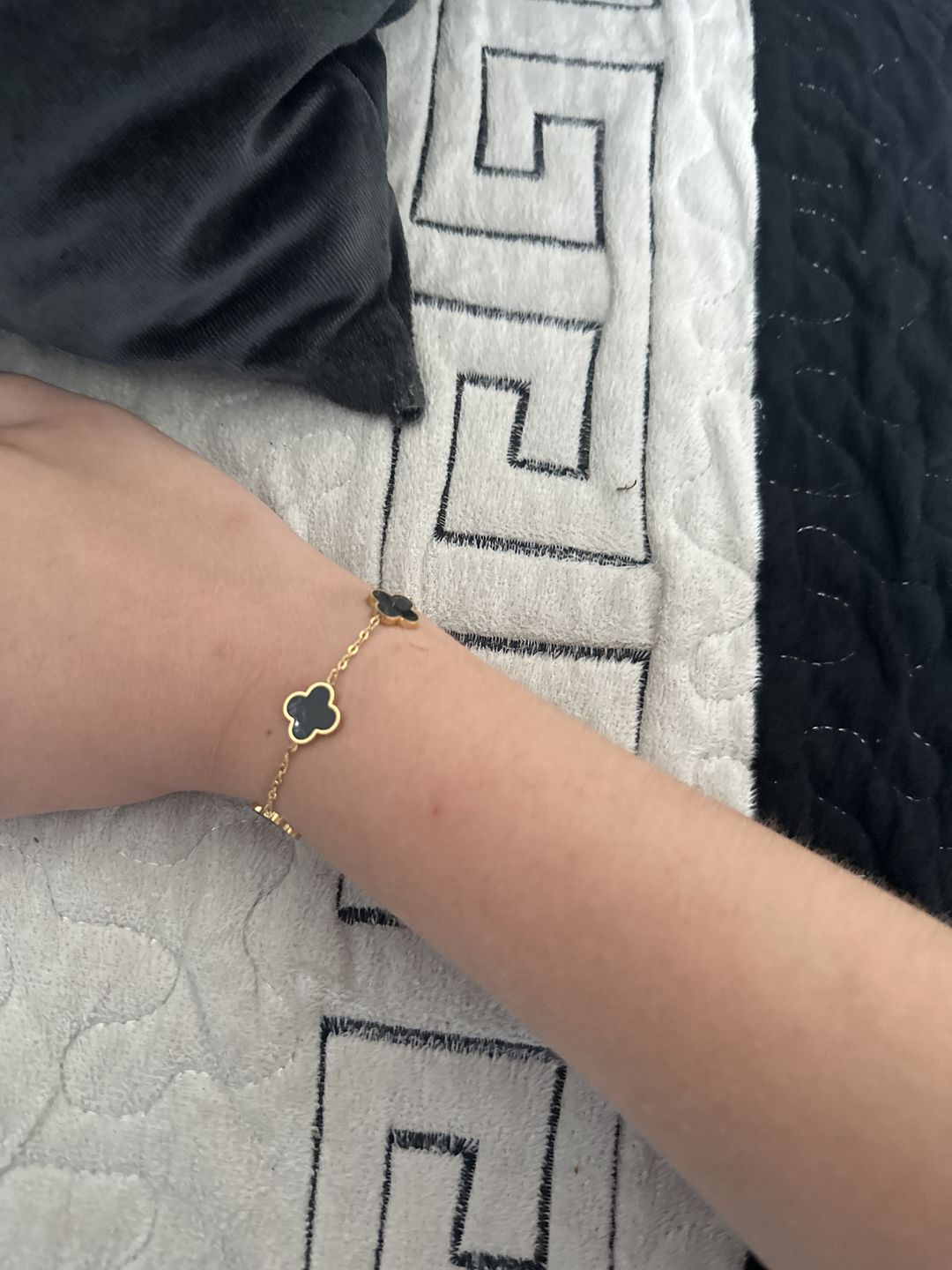 Customer photo review of Clover Marmor Armband | 18K vergoldet