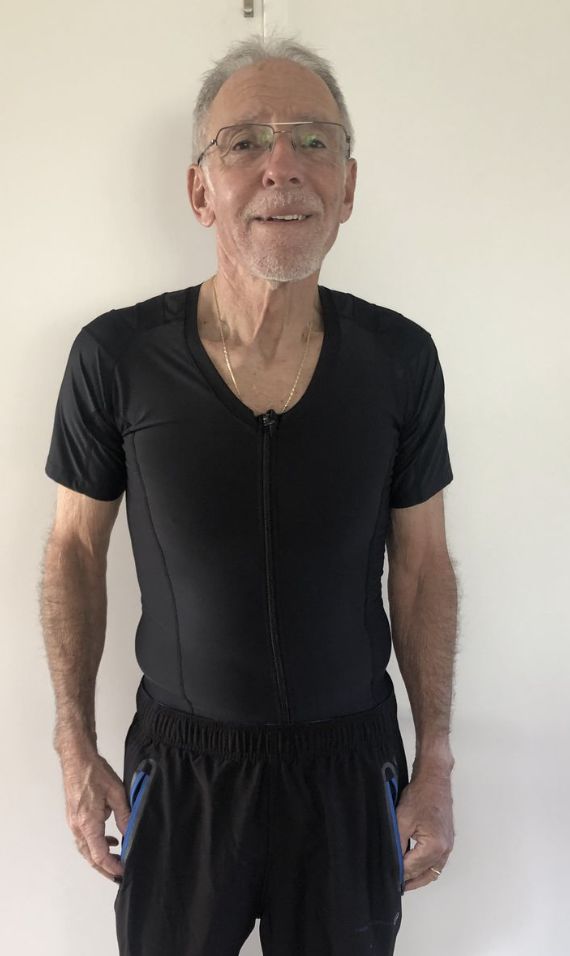 Customer photo review of Camiseta Postural Masculina - Posture Shirt® Com Zipper