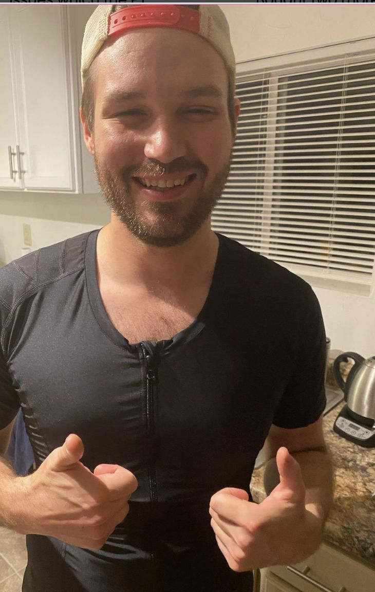 Customer photo review of Camiseta Postural Masculina - Posture Shirt® Com Zipper