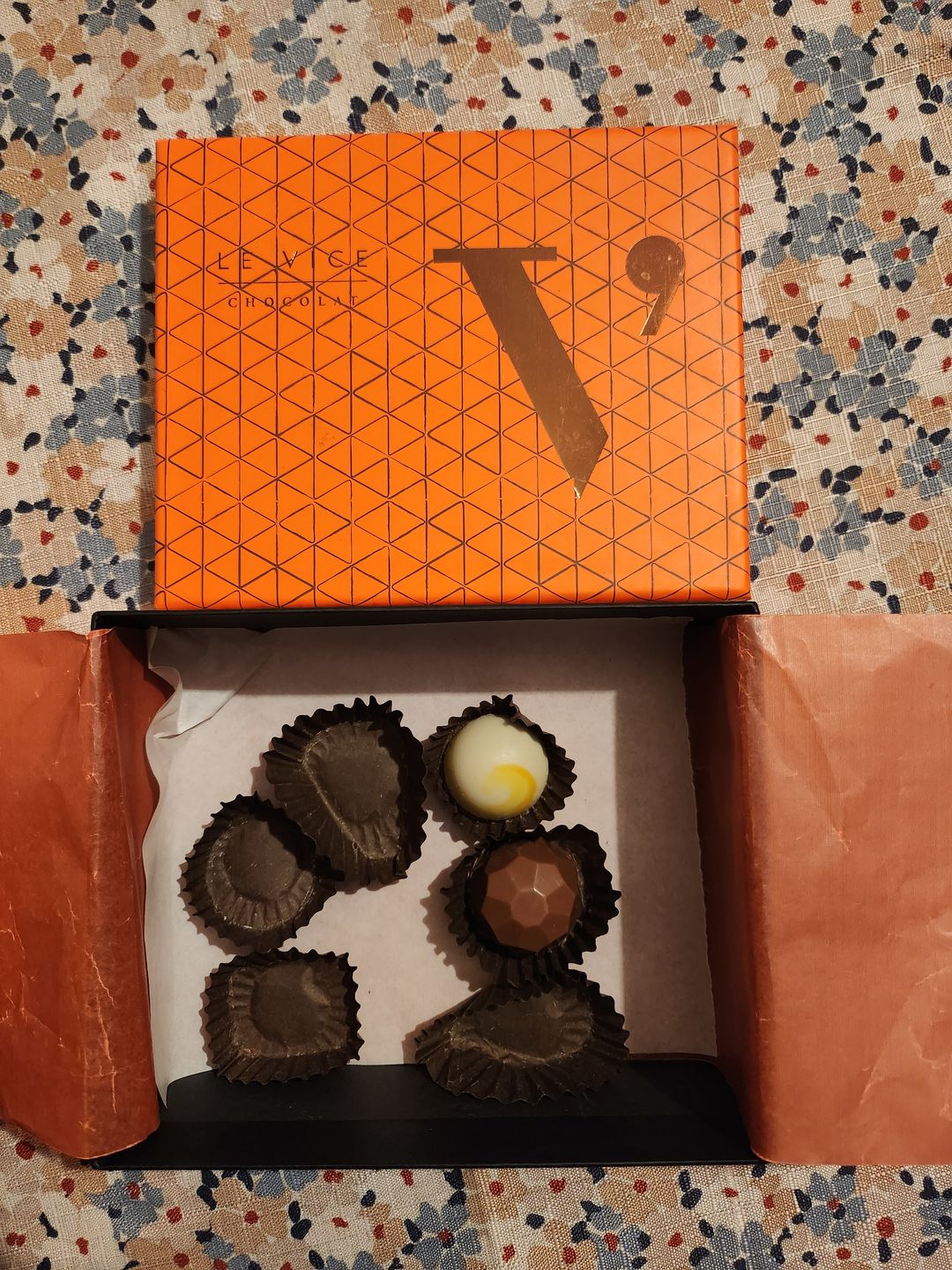 Customer photo review of Caja 36 bombones