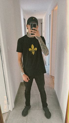 Customer photo review of T-shirt - Fleur de Lys